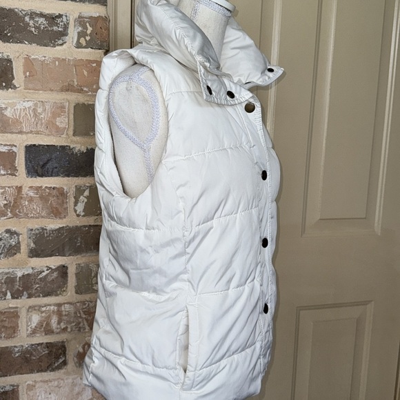 Old Navy Sea Salt White Frost Free Puffer Vest Fleece Lined Full Zip Snap Front - Picture 4 of 12